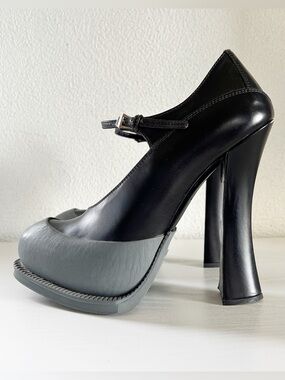 Prada AW2012 Runway Mary Jane Pumps Rubber Cap Toe Moira Rose Size EU 39